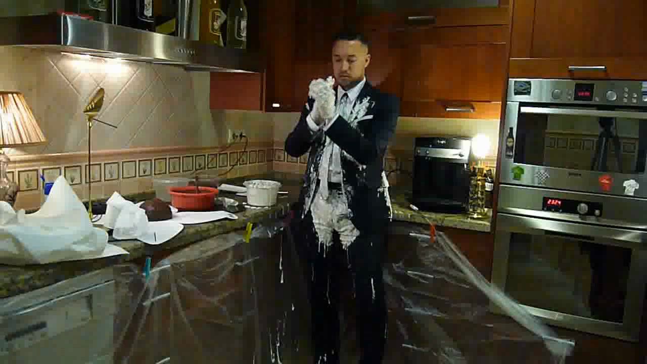 meringue-in-suit-and-tie_main.jpg